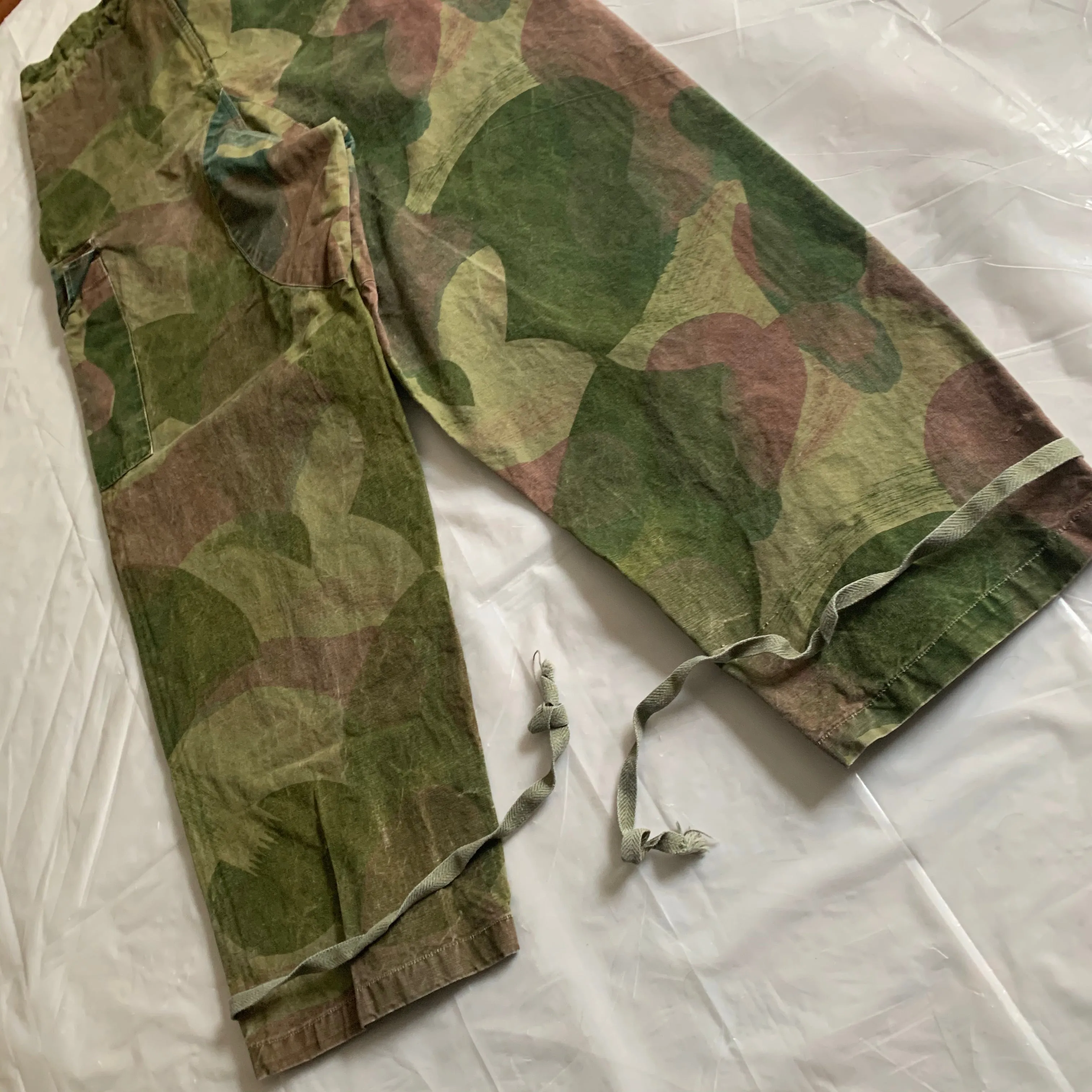 1950s Vintage Belgian Brushed Camo Cargo Pants - Size M