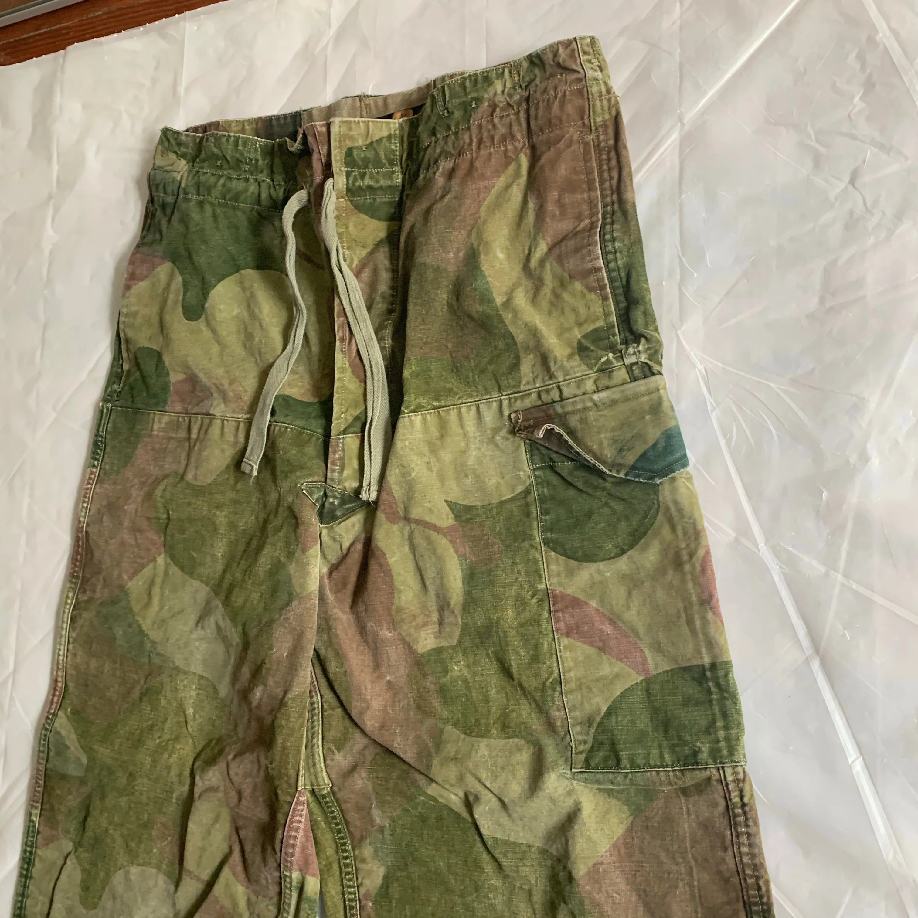 1950s Vintage Belgian Brushed Camo Cargo Pants - Size M