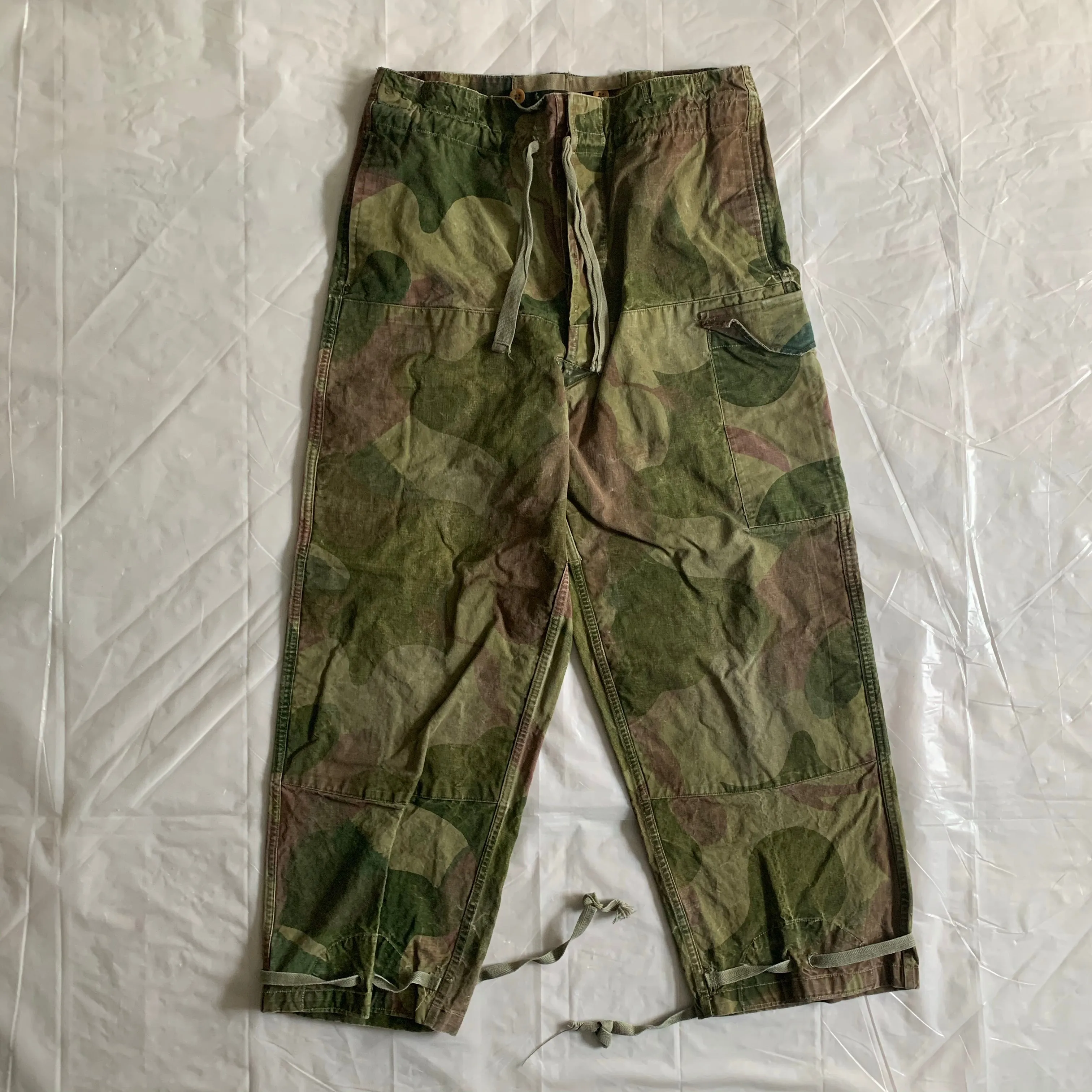 1950s Vintage Belgian Brushed Camo Cargo Pants - Size M