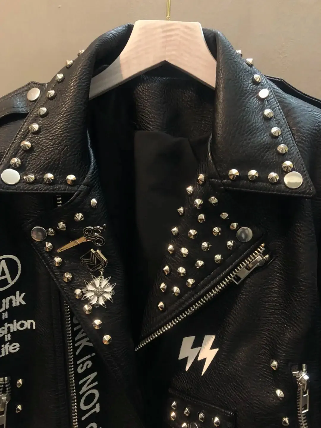 Autumn spring graffiti studs beading pu Leather Jacket female Punk Style Motorcycle tassel leather Jackets Coats Streetwear F802