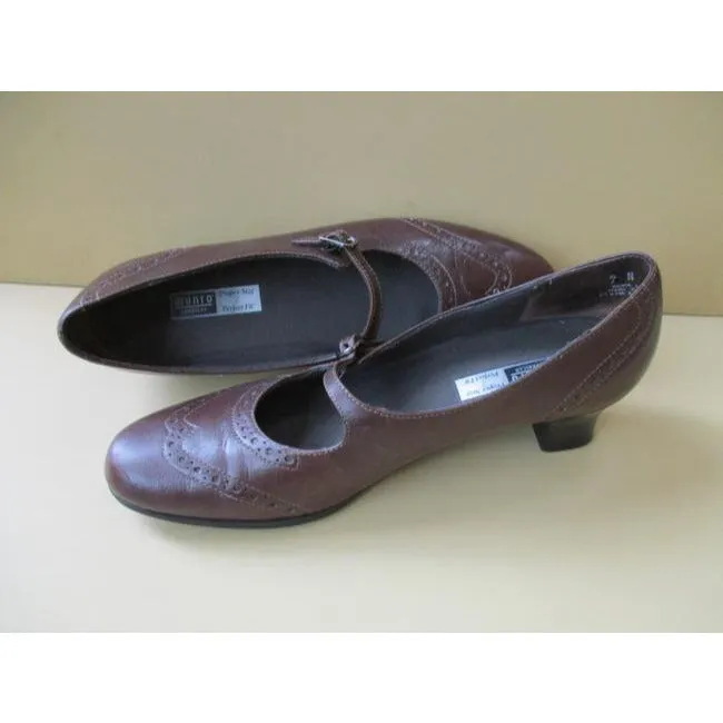 Munro American Brown Mary Jane Stacked Heel Pumps Size Us